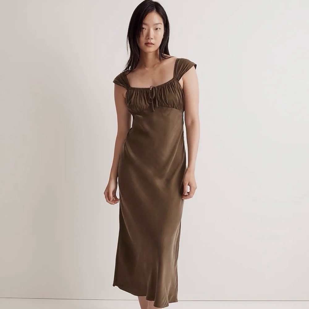 Madewell NWT sexy green peasant dress. Square neck midi. Size 8, never worn.